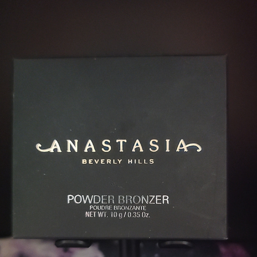 Anastasia Beverly Hills Powder Bronzer in Classic Black